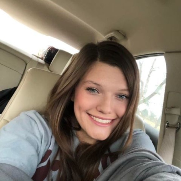 Meet your Posher, Karlee - Picture 1 of 1